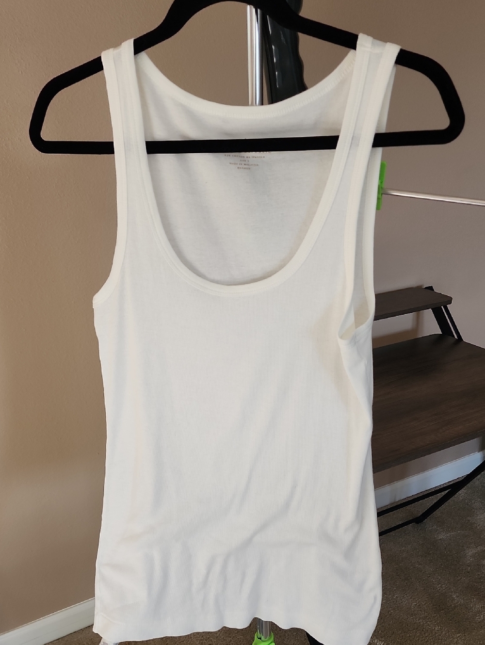 Banana Republic White Ribbed Scoop Neck Tank. 92 % Cotton